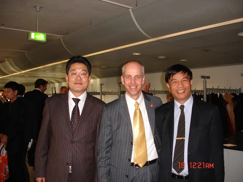 與西門子領導合影.jpg 與西門子領導合影.jpg